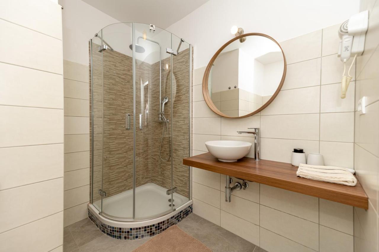 Luxury Rooms Erceg Zara Esterno foto